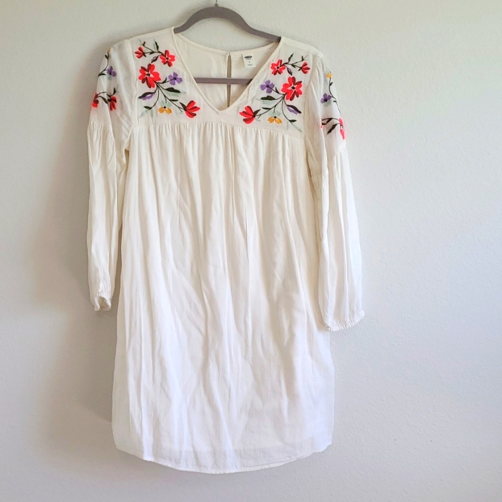 Old Navy embroidered dress size small